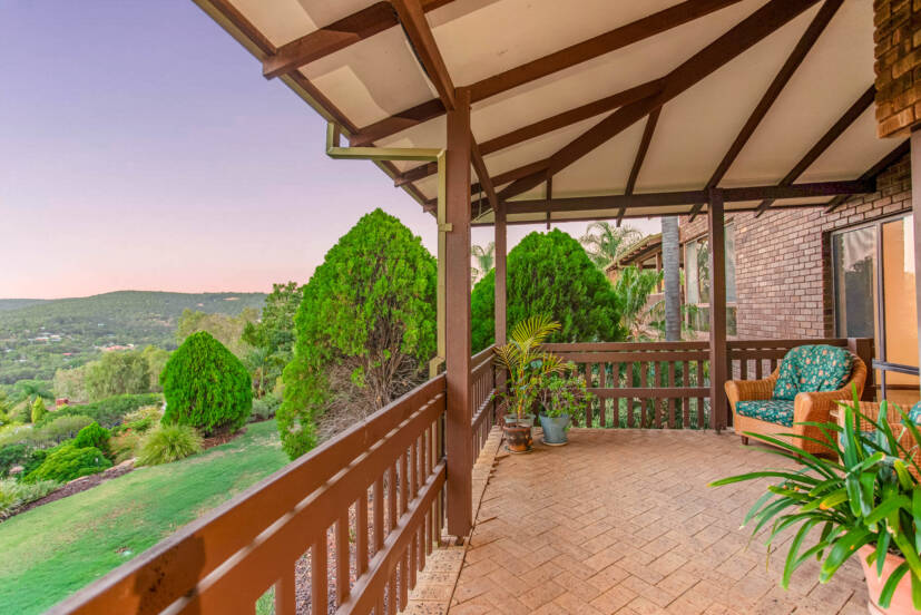 5 Stewart Grove, MOUNT NASURA, WA 6112 AUS