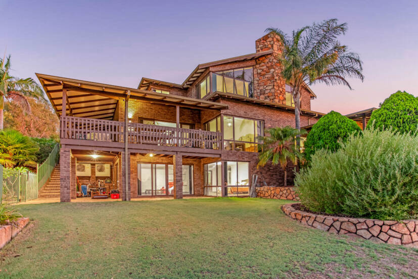 5 Stewart Grove, MOUNT NASURA, WA 6112 AUS