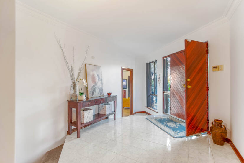 5 Stewart Grove, MOUNT NASURA, WA 6112 AUS