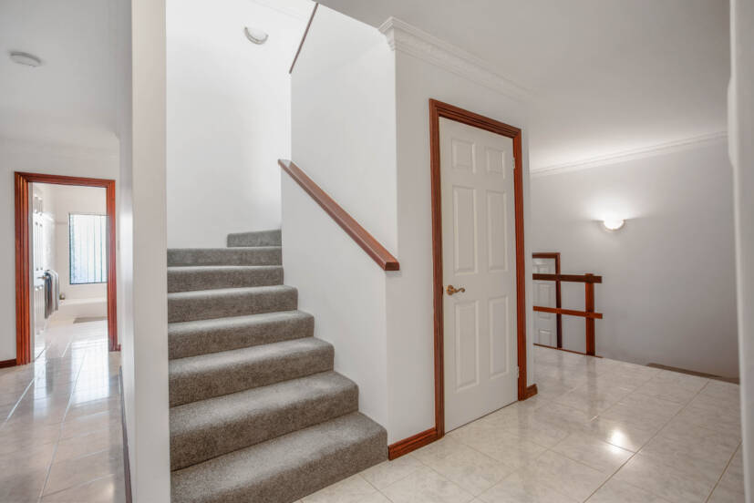 5 Stewart Grove, MOUNT NASURA, WA 6112 AUS