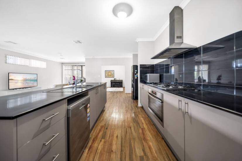 114 Aspiri Promenade, PIARA WATERS, WA 6112 AUS