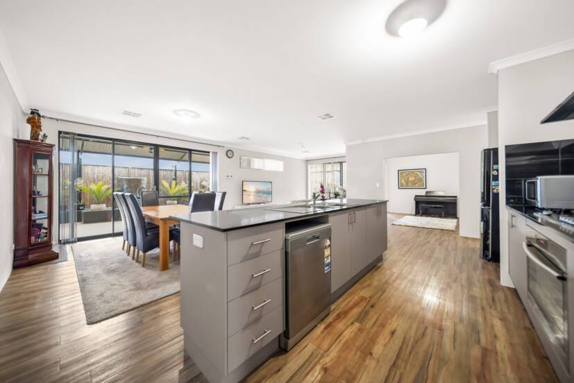 114 Aspiri Promenade, PIARA WATERS, WA 6112 AUS