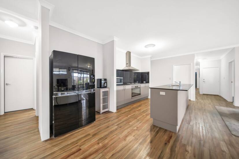 114 Aspiri Promenade, PIARA WATERS, WA 6112 AUS