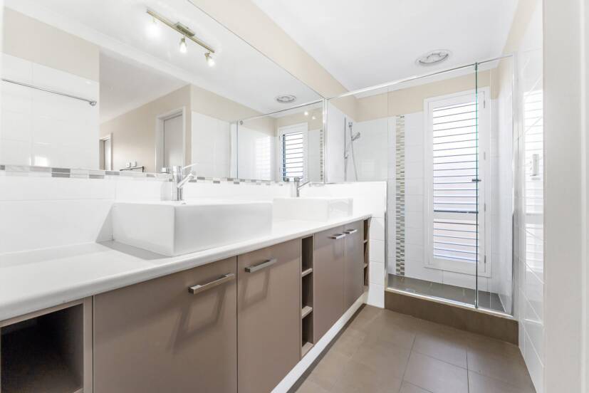 6 Lee-Steere Crescent, PIARA WATERS, WA 6112 AUS