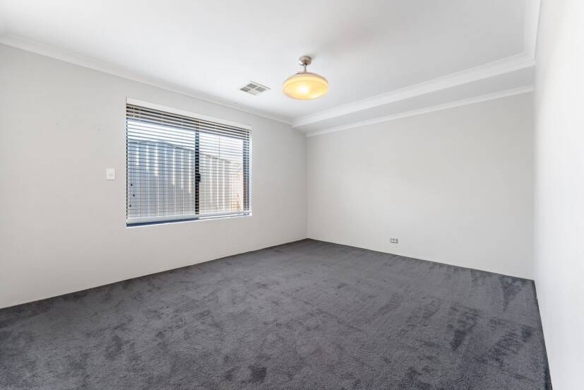 6 Lee-Steere Crescent, PIARA WATERS, WA 6112 AUS