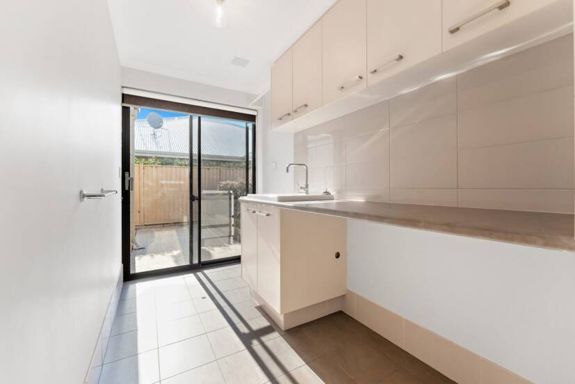 6 Lee-Steere Crescent, PIARA WATERS, WA 6112 AUS