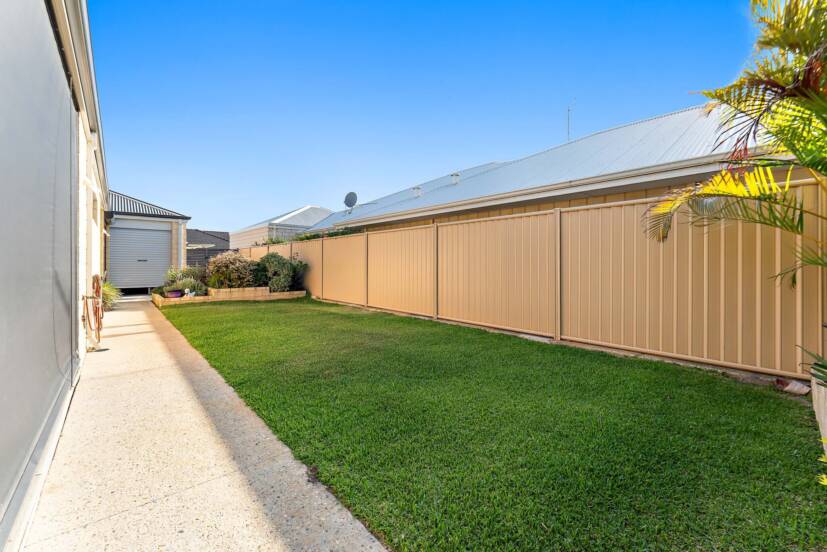 6 Lee-Steere Crescent, PIARA WATERS, WA 6112 AUS