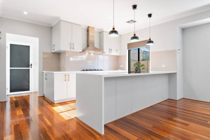 6 Lee-Steere Crescent, PIARA WATERS, WA 6112 AUS