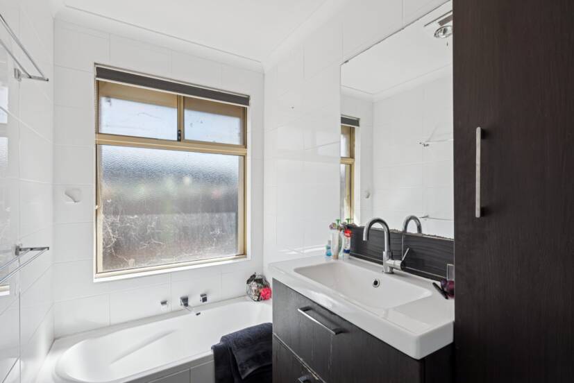 32 Petrel Close, SEVILLE GROVE, WA 6112 AUS