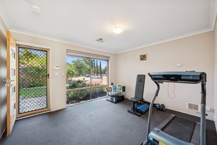 32 Petrel Close, SEVILLE GROVE, WA 6112 AUS