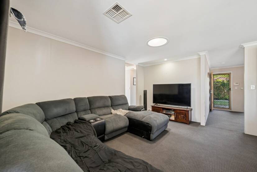 32 Petrel Close, SEVILLE GROVE, WA 6112 AUS