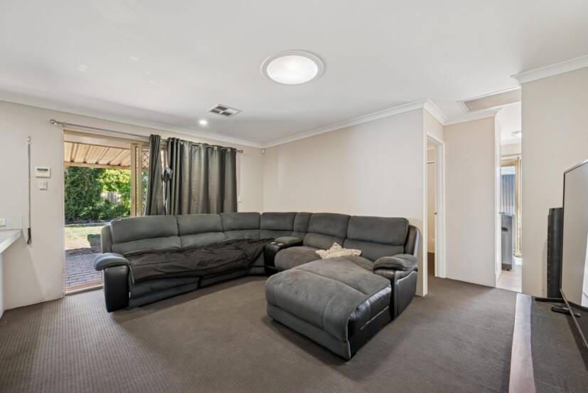 32 Petrel Close, SEVILLE GROVE, WA 6112 AUS