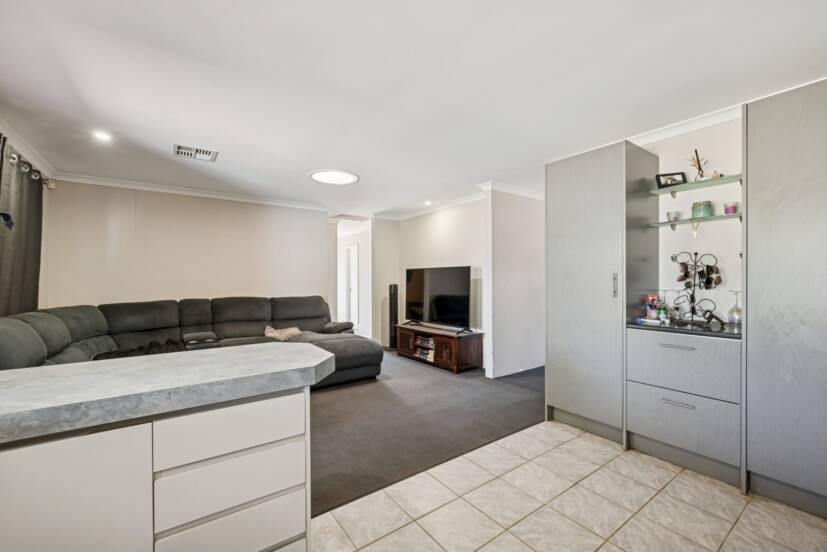 32 Petrel Close, SEVILLE GROVE, WA 6112 AUS