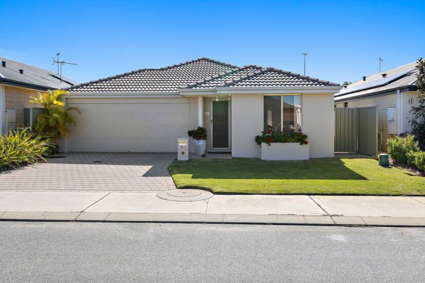 10 Cosin Street, PIARA WATERS, WA 6112 AUS