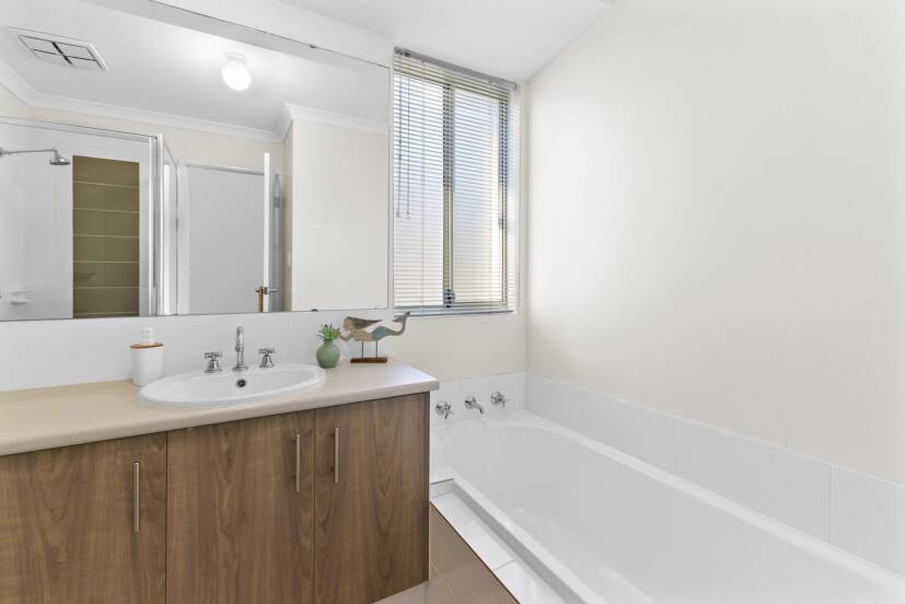 10 Cosin Street, PIARA WATERS, WA 6112 AUS