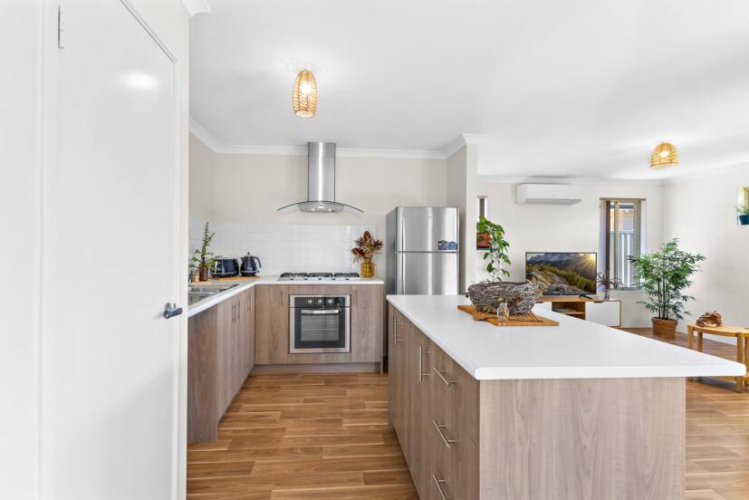 10 Cosin Street, PIARA WATERS, WA 6112 AUS
