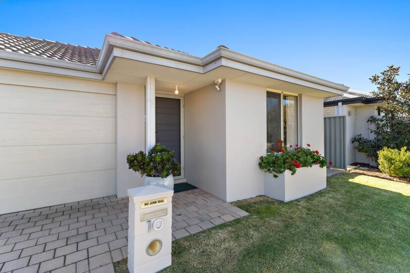 10 Cosin Street, PIARA WATERS, WA 6112 AUS