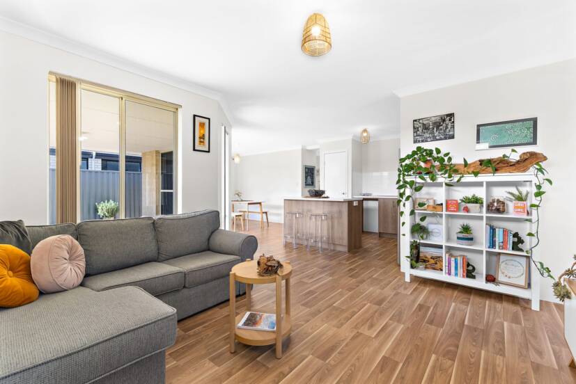 10 Cosin Street, PIARA WATERS, WA 6112 AUS
