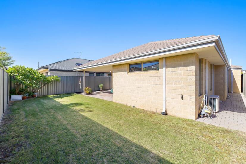 10 Cosin Street, PIARA WATERS, WA 6112 AUS