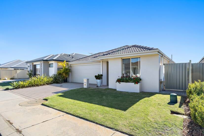 10 Cosin Street, PIARA WATERS, WA 6112 AUS