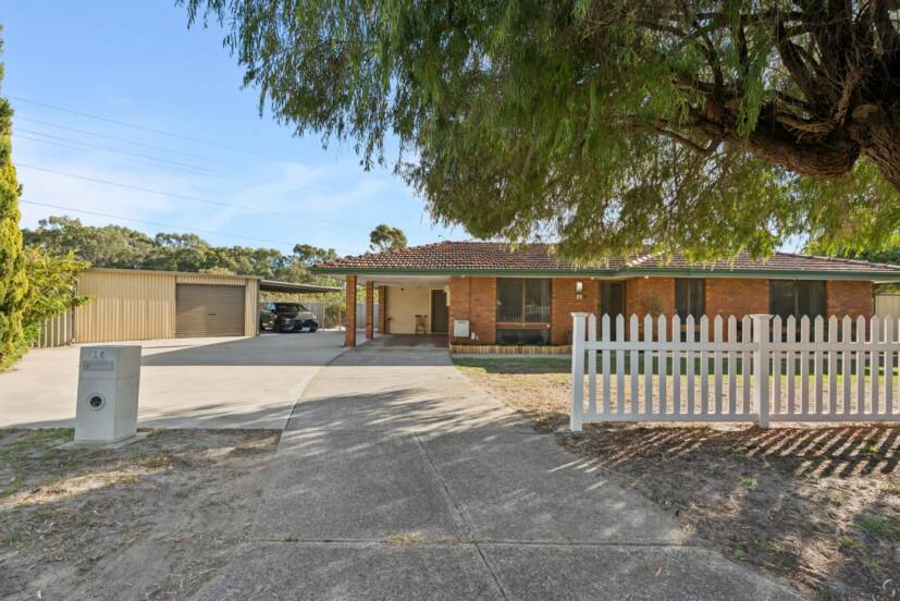 15 Parer Close, THORNLIE, WA 6108 AUS