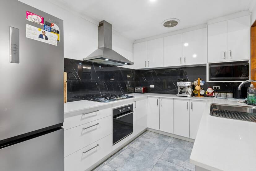 15 Parer Close, THORNLIE, WA 6108 AUS