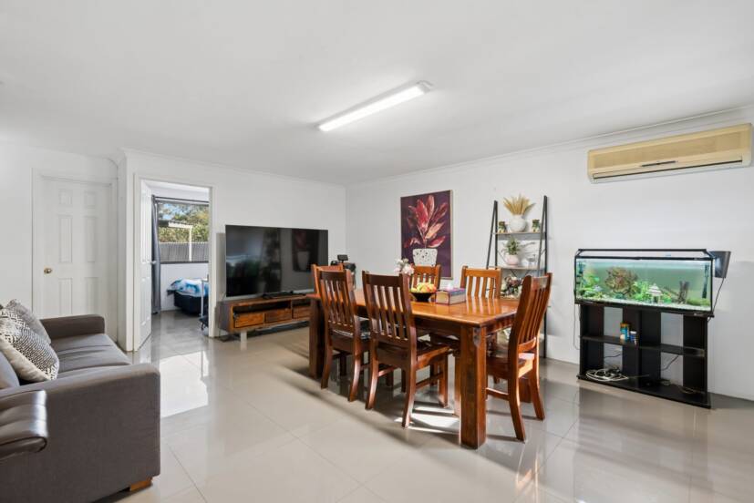 15 Parer Close, THORNLIE, WA 6108 AUS