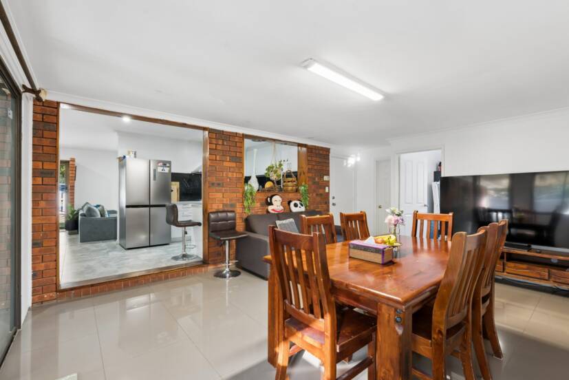 15 Parer Close, THORNLIE, WA 6108 AUS