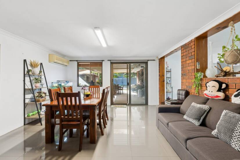 15 Parer Close, THORNLIE, WA 6108 AUS