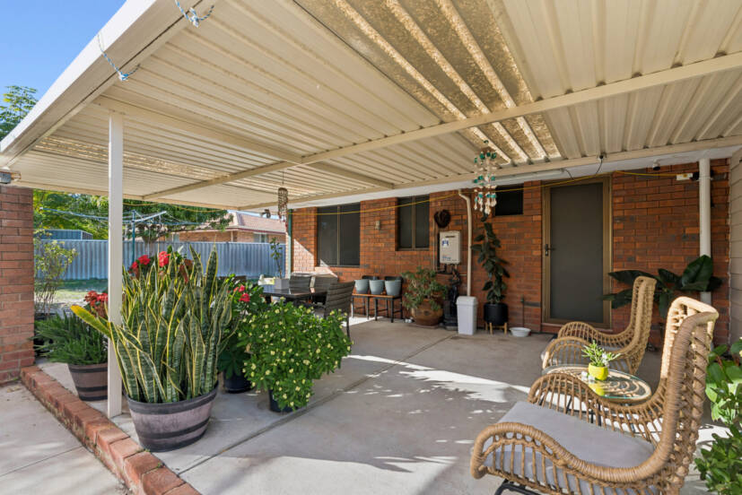15 Parer Close, THORNLIE, WA 6108 AUS
