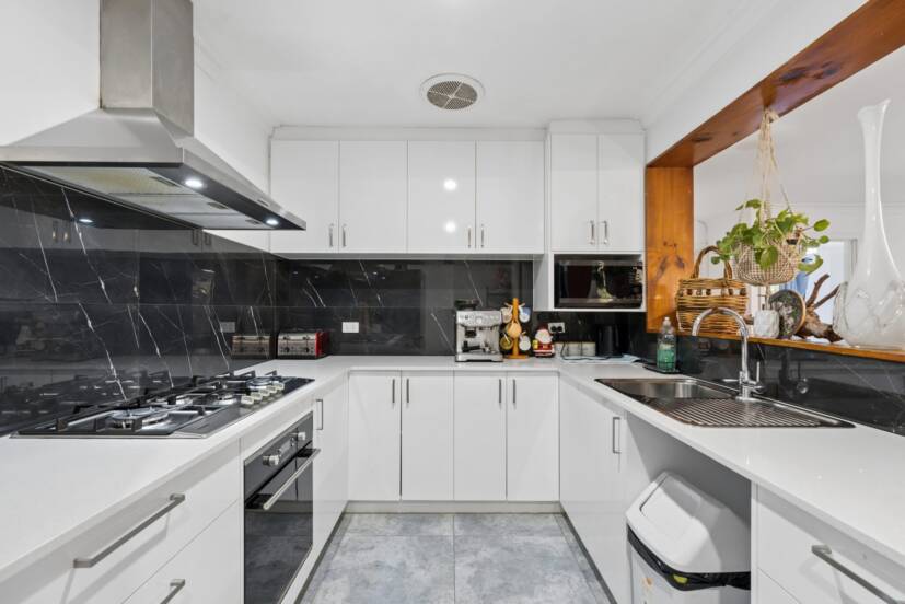 15 Parer Close, THORNLIE, WA 6108 AUS