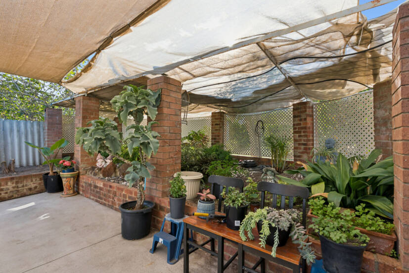 15 Parer Close, THORNLIE, WA 6108 AUS