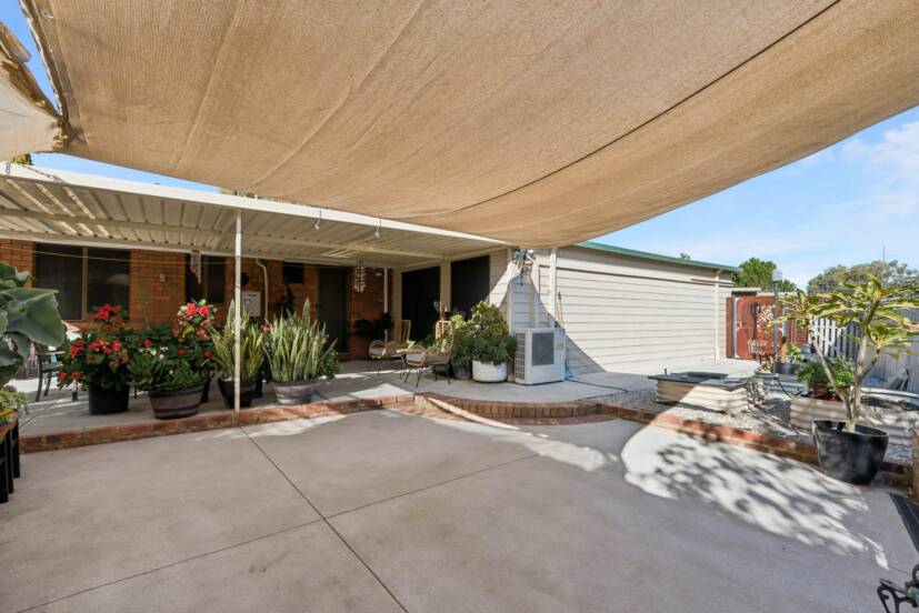 15 Parer Close, THORNLIE, WA 6108 AUS