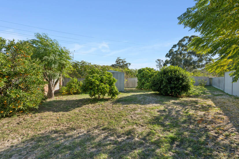15 Parer Close, THORNLIE, WA 6108 AUS