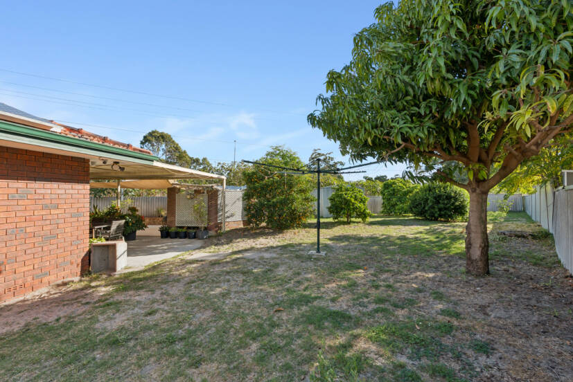 15 Parer Close, THORNLIE, WA 6108 AUS