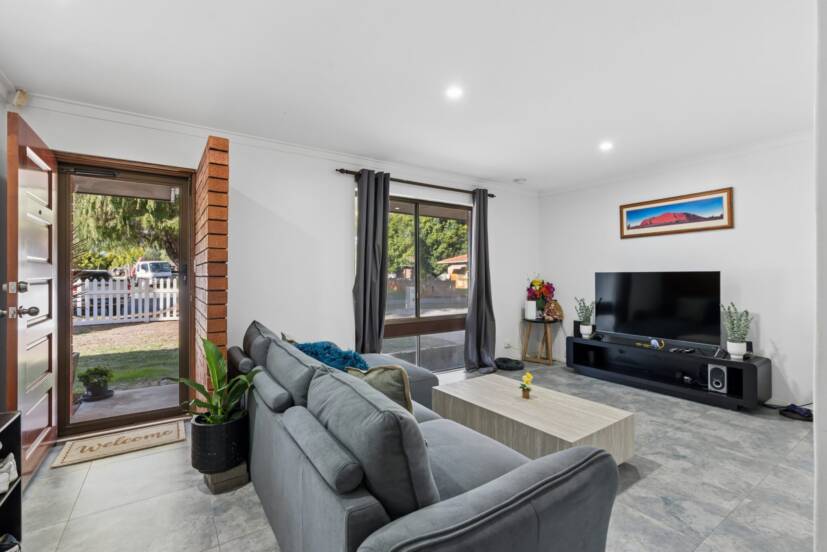 15 Parer Close, THORNLIE, WA 6108 AUS