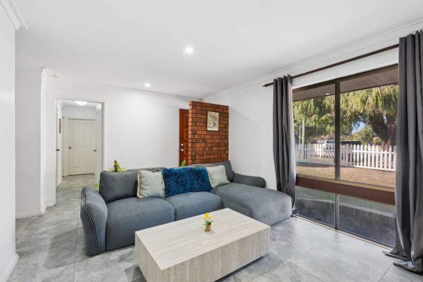 15 Parer Close, THORNLIE, WA 6108 AUS