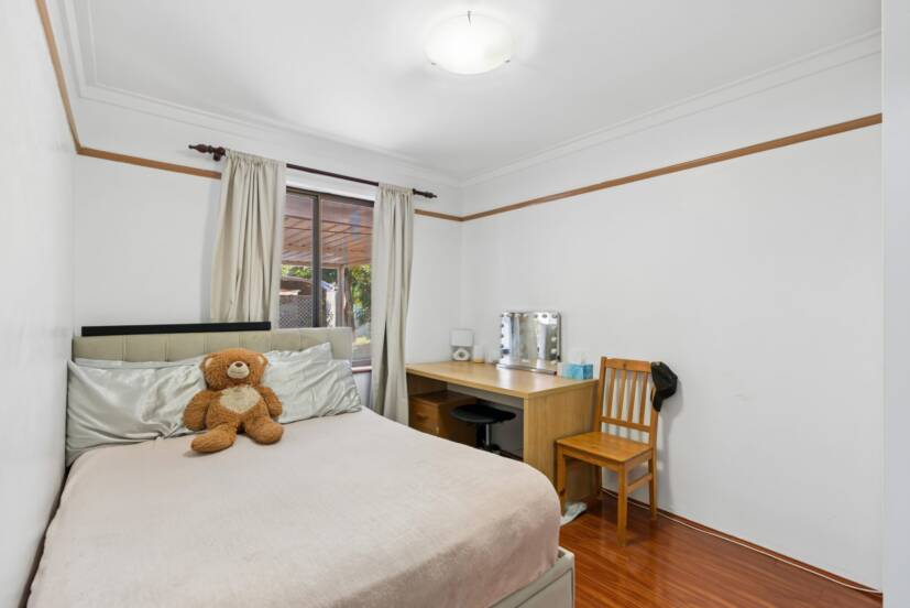 15 Parer Close, THORNLIE, WA 6108 AUS