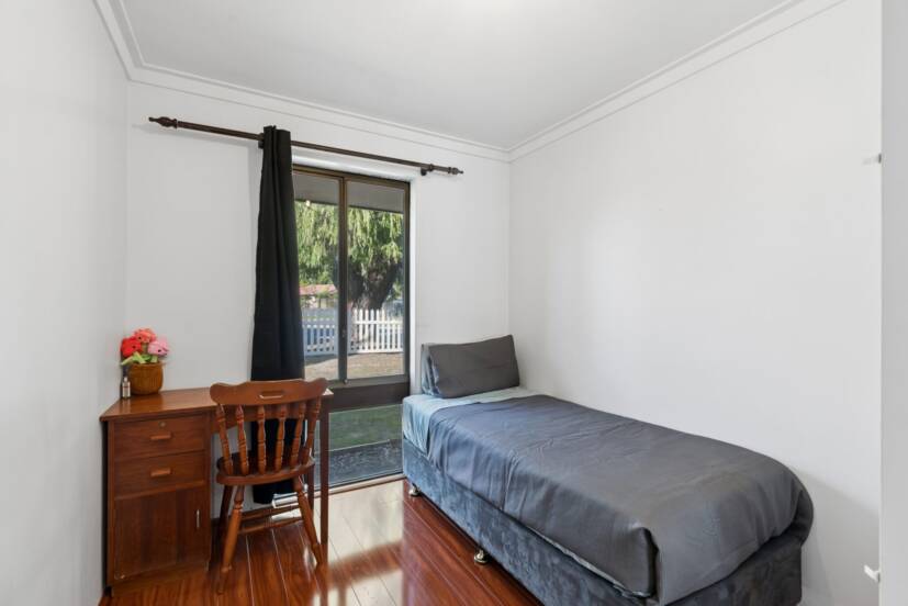 15 Parer Close, THORNLIE, WA 6108 AUS