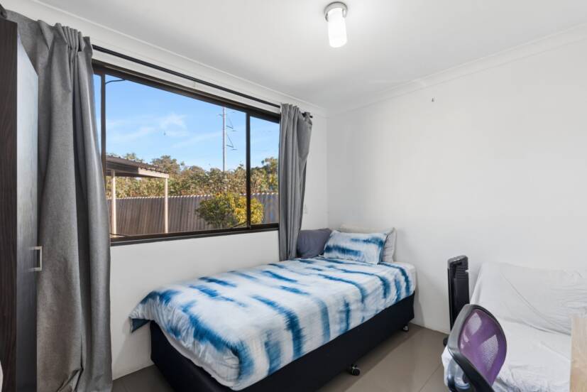 15 Parer Close, THORNLIE, WA 6108 AUS