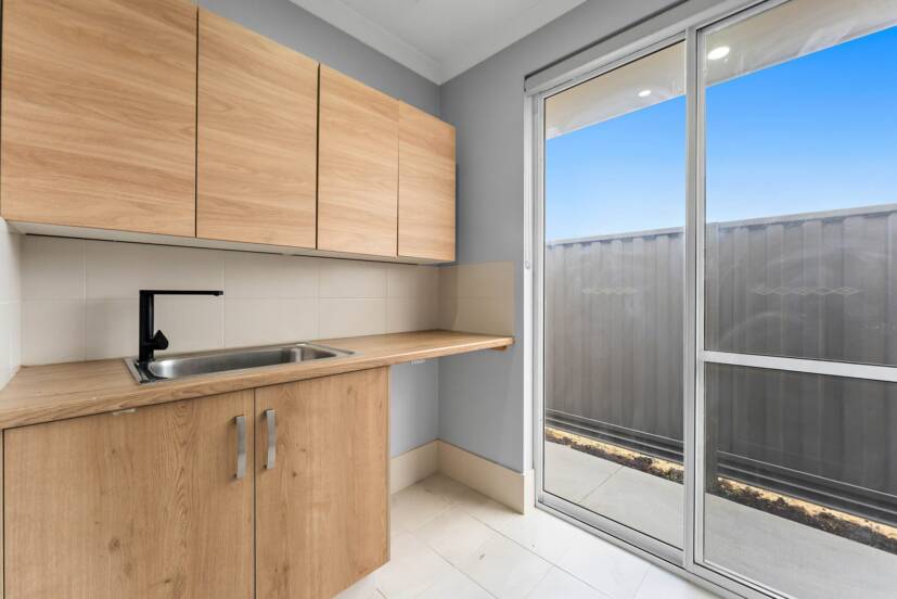22 Drafthorse Approach, FORRESTDALE, WA 6112 AUS