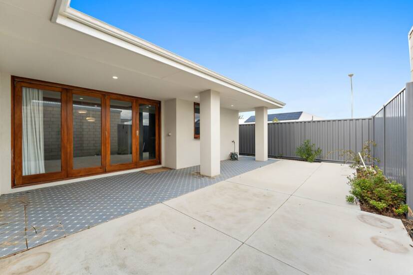 22 Drafthorse Approach, FORRESTDALE, WA 6112 AUS