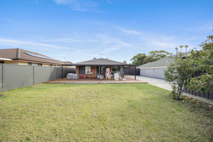 17 Benbecula Loop, PORT KENNEDY, WA 6172 AUS