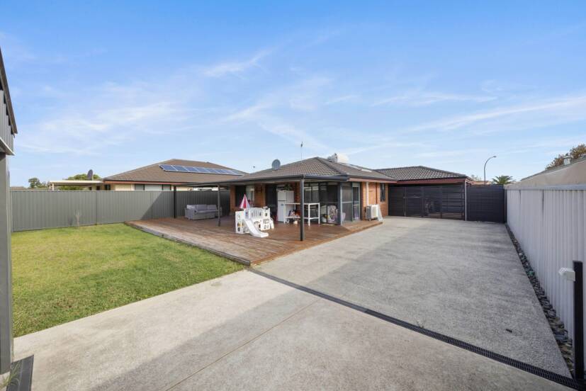 17 Benbecula Loop, PORT KENNEDY, WA 6172 AUS