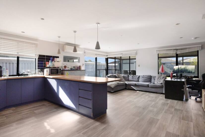 17 Benbecula Loop, PORT KENNEDY, WA 6172 AUS