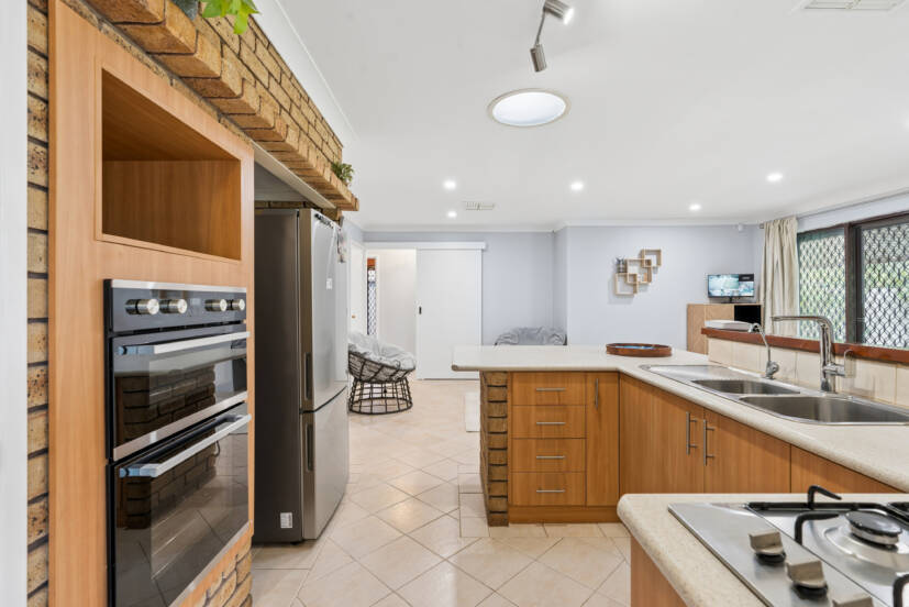 34 Shamrock Way, HUNTINGDALE, WA 6110 AUS