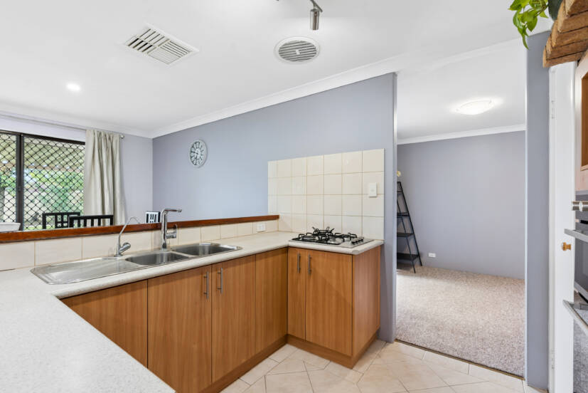 34 Shamrock Way, HUNTINGDALE, WA 6110 AUS