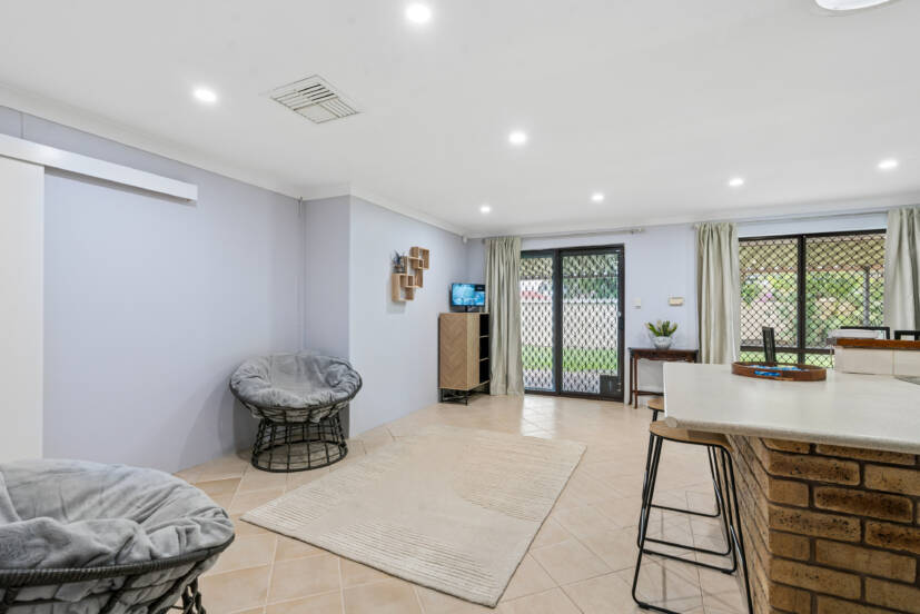 34 Shamrock Way, HUNTINGDALE, WA 6110 AUS