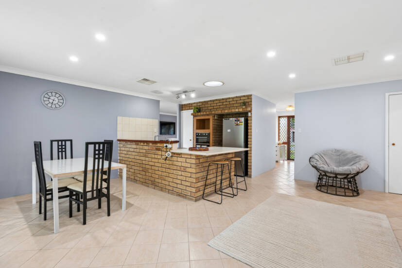 34 Shamrock Way, HUNTINGDALE, WA 6110 AUS