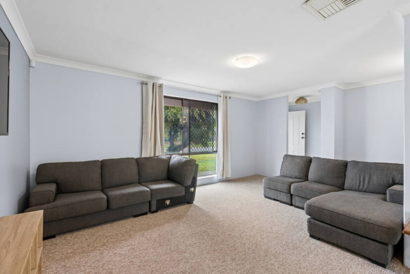34 Shamrock Way, HUNTINGDALE, WA 6110 AUS
